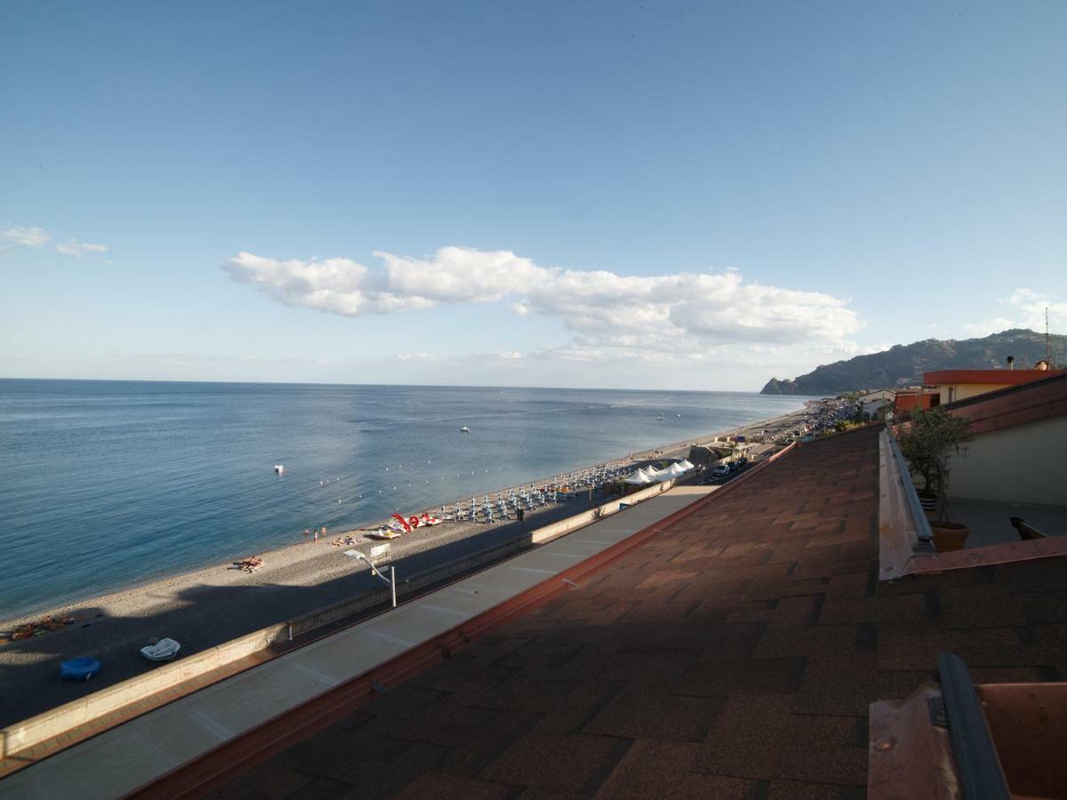 Апартаменты Marina Di Savoca Санта-Тереза-ди-Рива Экстерьер фото