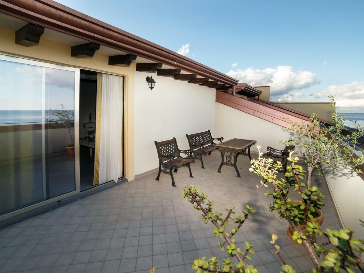 Апартаменты Marina Di Savoca Санта-Тереза-ди-Рива Экстерьер фото