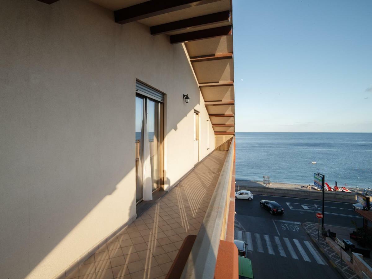 Апартаменты Marina Di Savoca Санта-Тереза-ди-Рива Экстерьер фото