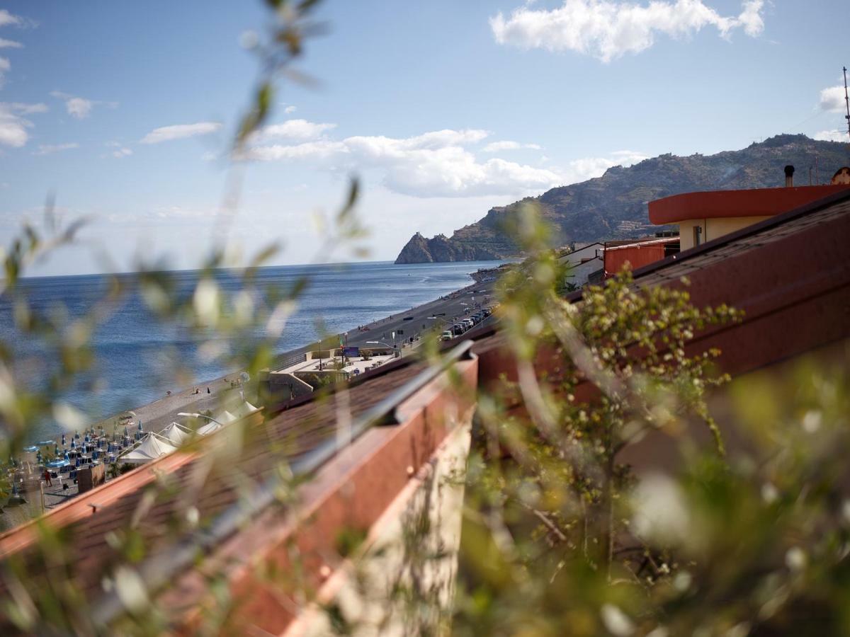 Апартаменты Marina Di Savoca Санта-Тереза-ди-Рива Экстерьер фото